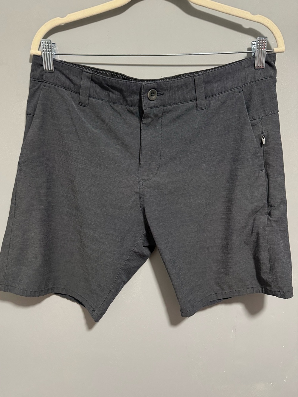 Vuori- Men’s Charcoal Gray Aim Shorts. Size 32